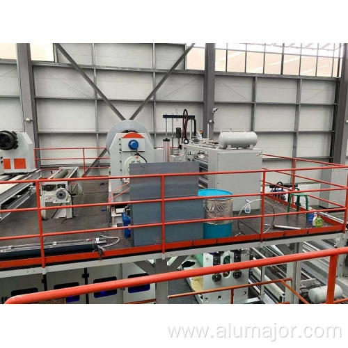 aluminum honeycomb composite panel production line worker